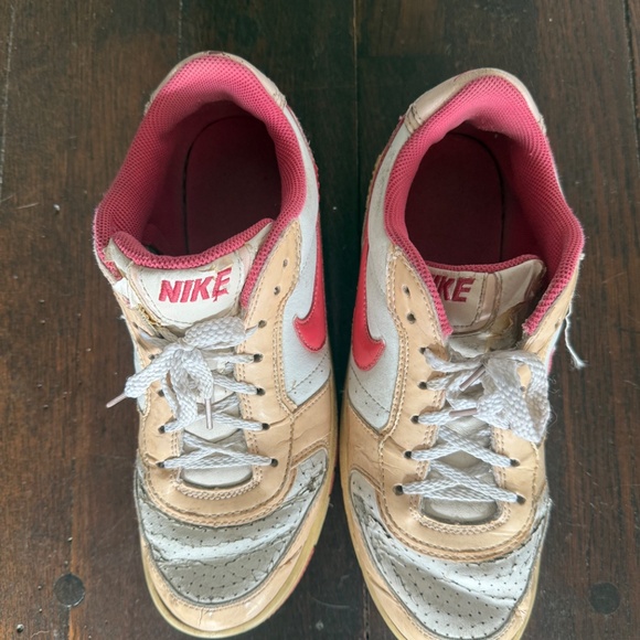 Vintage Pink Nike - Picture 3 of 9